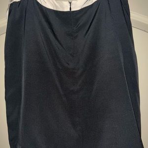 Silk skirt. Lined polyester shell. Size 10